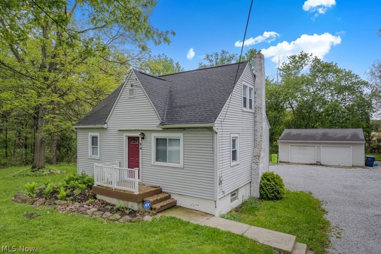94 Southeast Avenue, Tallmadge, OH - Photo 2