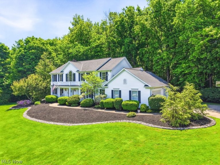 11245 Wellington Drive, Chardon, OH - Photo 2