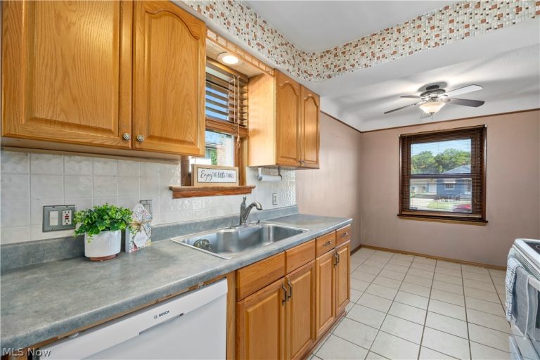 2603 Center Drive, Parma, OH - Photo 6