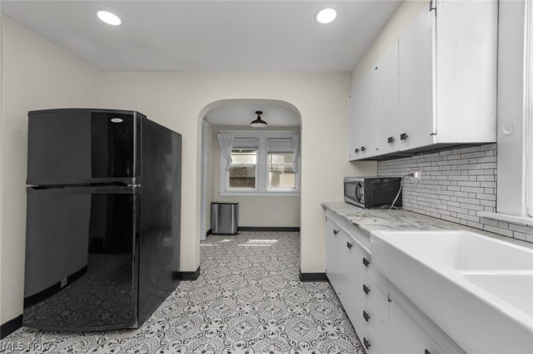 15242 Lake Shore Boulevard, Cleveland, OH - Photo 4