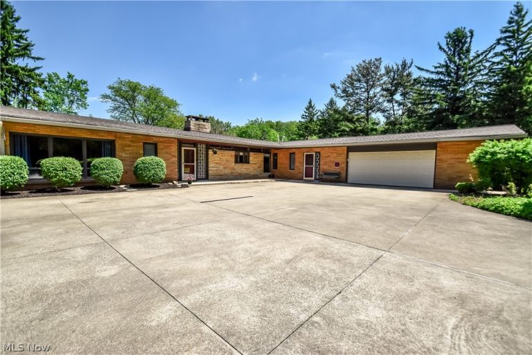 28833 Clark Drive, Wickliffe, OH - Photo 2