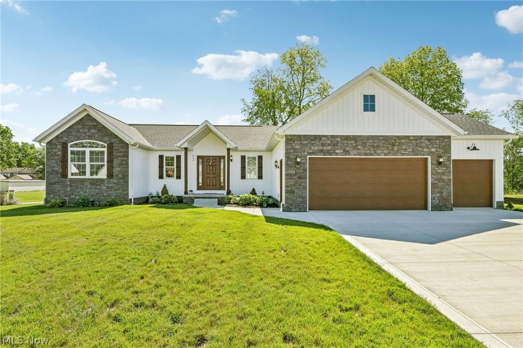 533 Lakewood Drive, Canal Fulton, OH