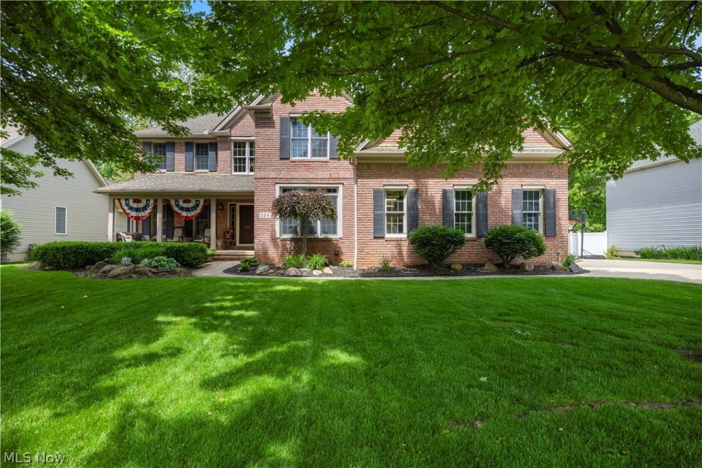224 Sleepy Hollow Drive, Amherst, OH