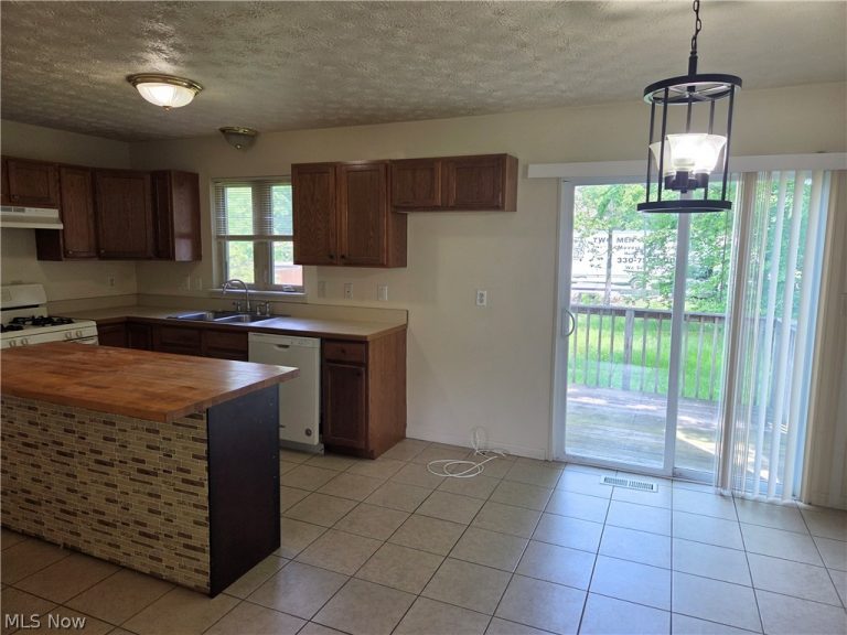 4852 Shadow Oak Drive, Youngstown, OH - Photo 3