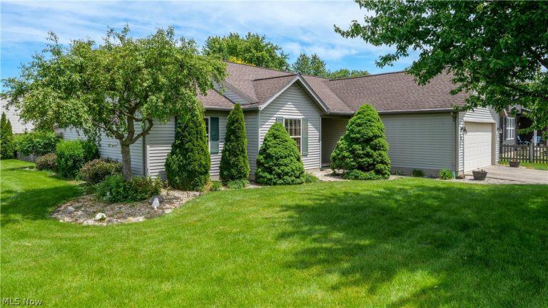 508 Hampton Drive, Elyria, OH - Photo 2