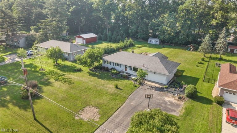 39550 Calann Drive, Elyria, OH - Photo 4