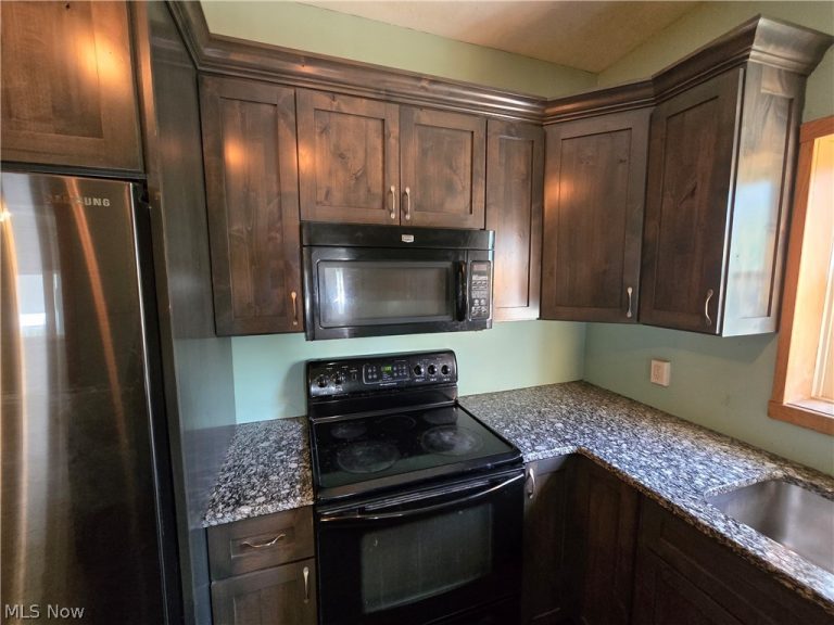 14298 Chardon Windsor Road, Chardon, OH - Photo 8