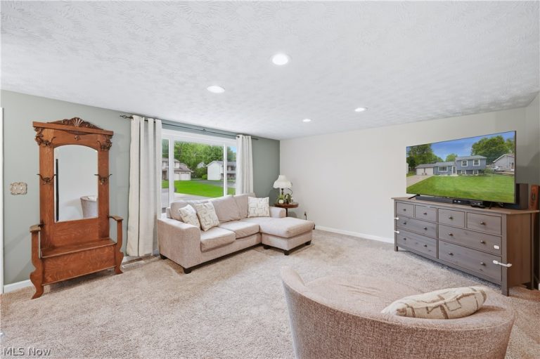 2219 Woodland Trace Street, Austintown, OH - Photo 6