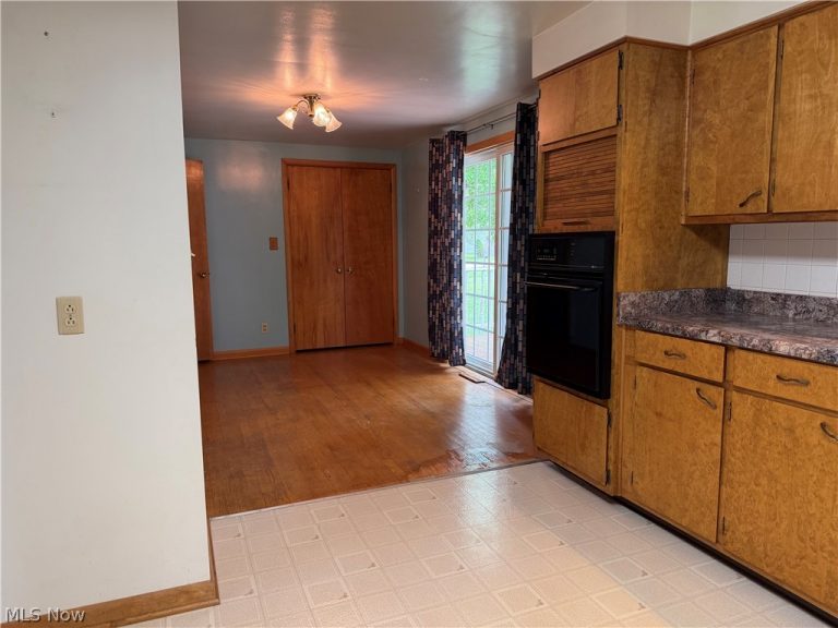4805 Hoagland Blackstub Road, Cortland, OH - Photo 5