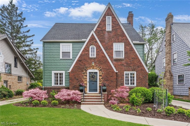 17531 Daleview Drive, Lakewood, OH, 44107