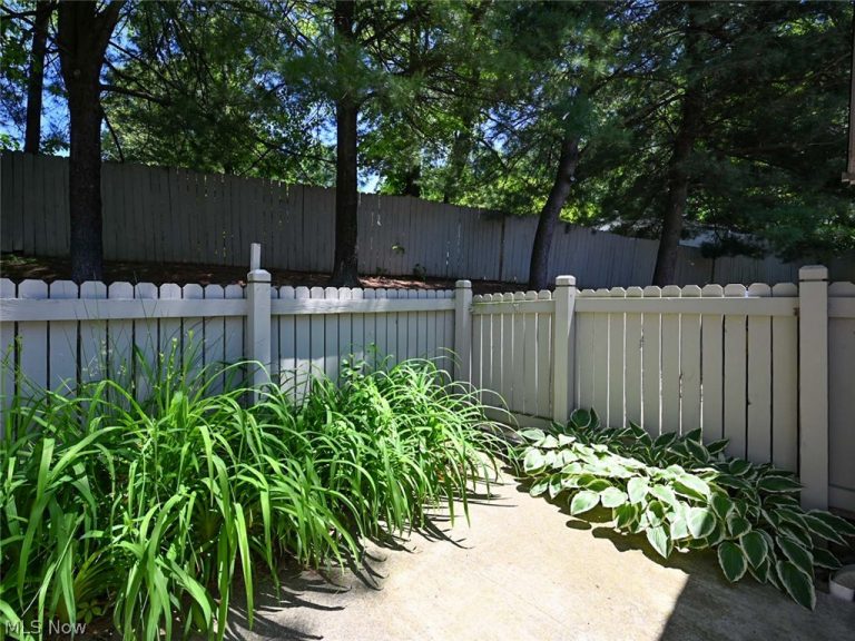 7 Woodland Chase Boulevard, Niles, OH - Photo 8