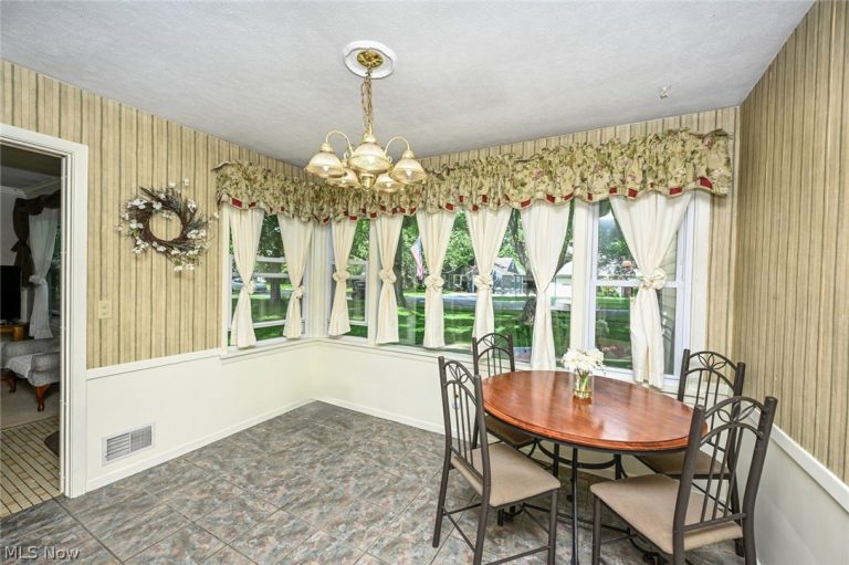 145 Edgewood Drive, Berea, OH - Photo 5