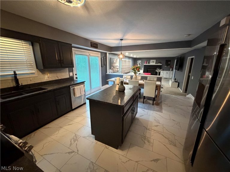 8120 Daventree Drive, Brecksville, OH - Photo 8