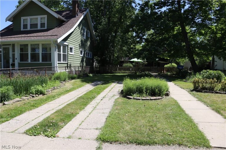 3878 Parkdale Road, Cuyahoga Heights, OH, 44121