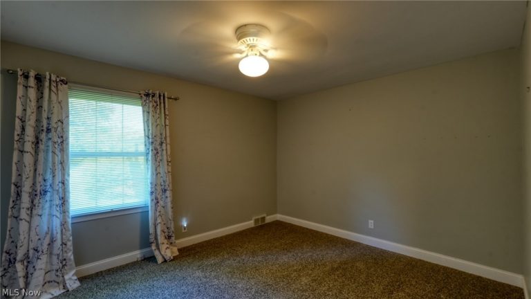 3955 Frazeysburg Road, Zanesville, OH - Photo 8
