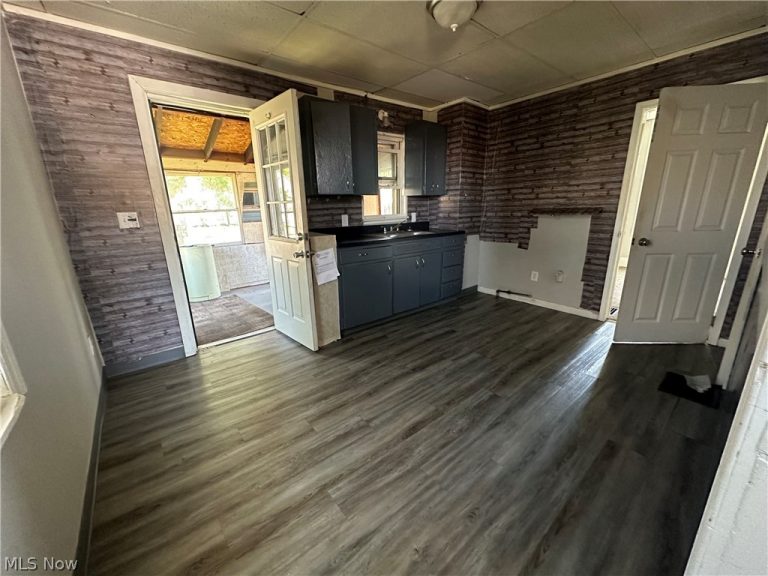 1616 Bank Place, Canton, OH - Photo 2