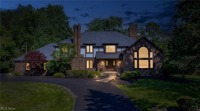 2483 Ginger Wren Road, Pepper Pike, OH, 44124