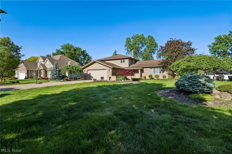 691 Davidson Drive, Highland Heights, OH - Photo 2