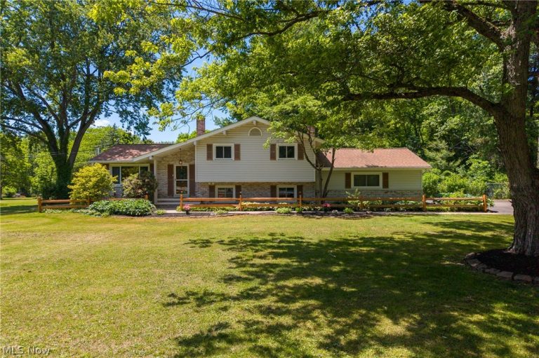 17796 Kingswood Drive, Chagrin Falls, OH - Photo 2