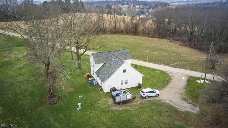 1435 Luby Lane, Zanesville, OH - Photo 2
