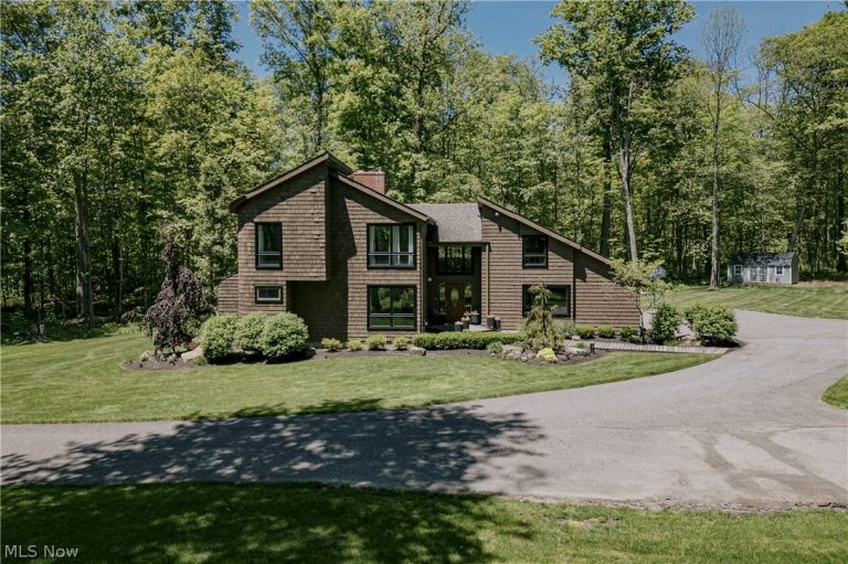 17138 Wood Acre Trail, Chagrin Falls, OH - Photo 4