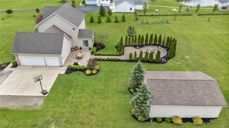 14353 Radcliffe Road, Chardon, OH - Photo 5