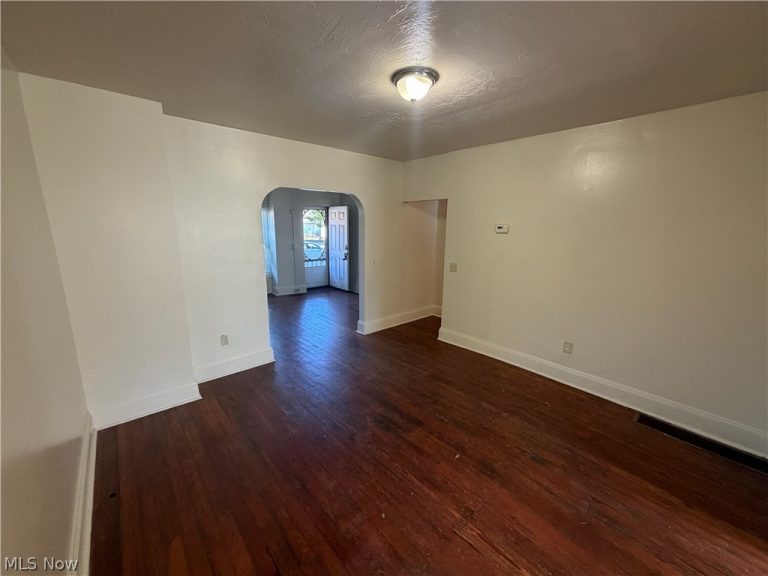 15416 Waterloo Road, Cleveland, OH - Photo 6