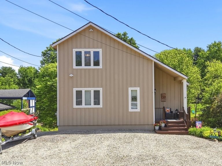 1190 Lincoln Street, Sherrodsville, OH - Photo 2