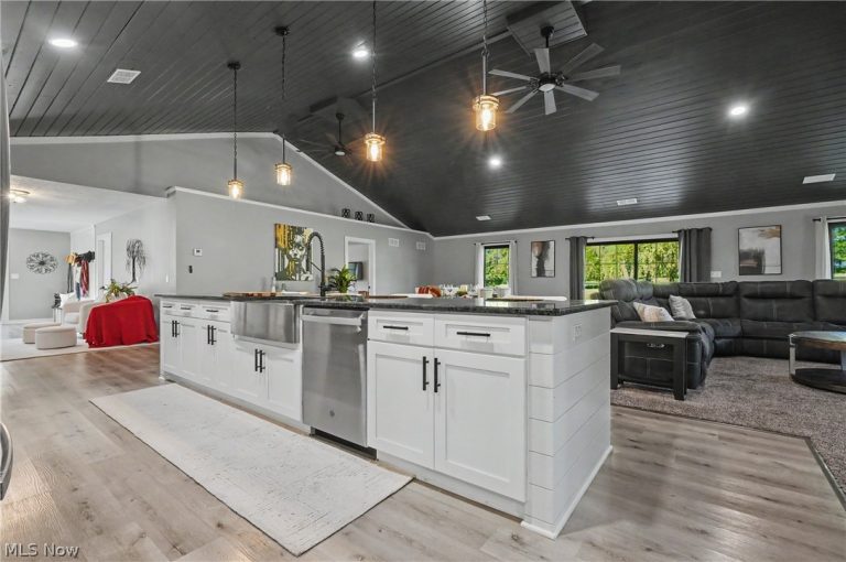 8099 Western Reserve Road, Canfield, OH - Photo 4