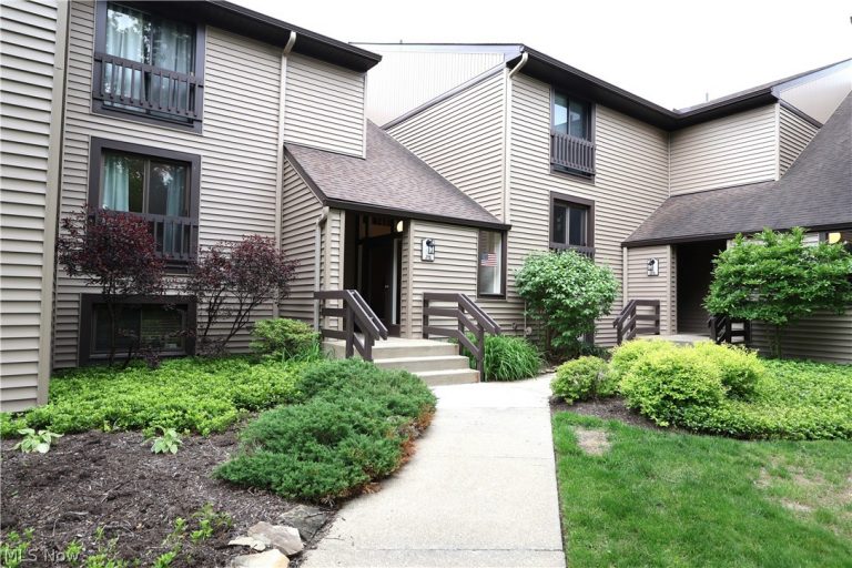 1115 Canyon View Road #403, Sagamore Hills, OH, 44067