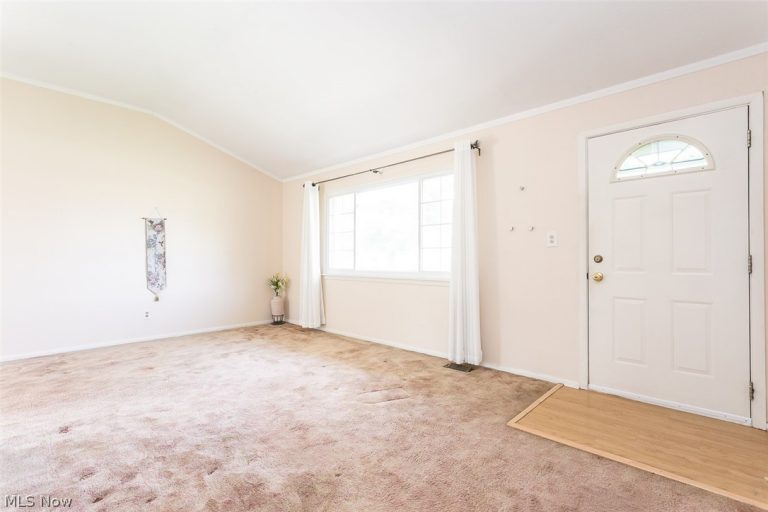6379 Edgehurst Drive, Brook Park, OH - Photo 8