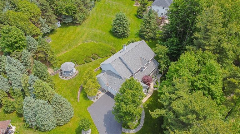 7937 Pinehurst Drive, Kirtland, OH - Photo 3