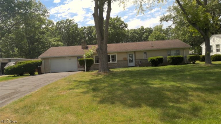 147 Georgette Drive, Grafton, OH - Photo 2