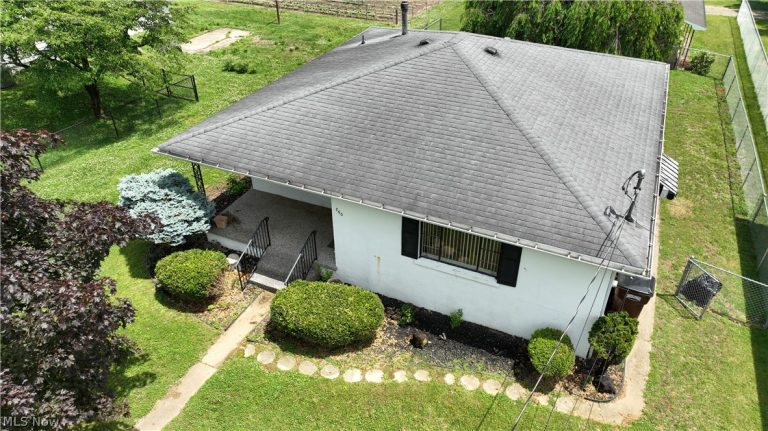 740 Mary Street, Belpre, OH - Photo 2