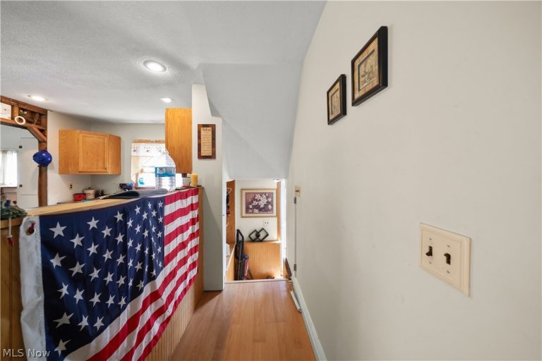 305 Oak Knoll Avenue, Newton Falls, OH - Photo 8