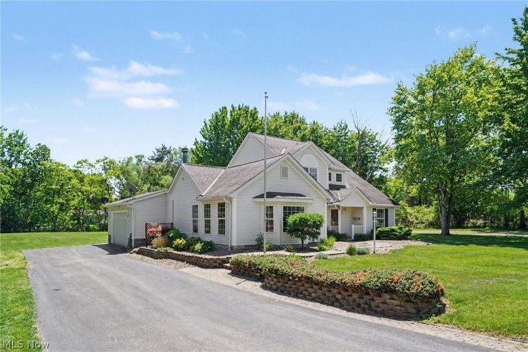 62 Rockaway Drive, Roaming Shores, OH - Photo 2