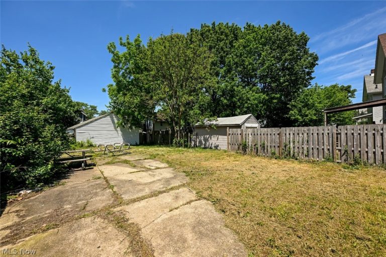980 Neptune Avenue, Akron, OH - Photo 3