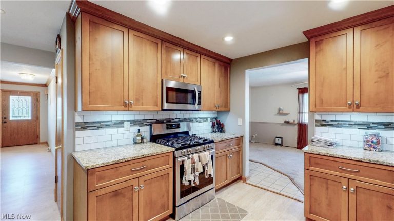 10216 Harmony Lane, Brooklyn, OH - Photo 4