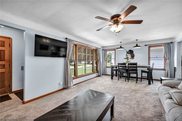 7241 Greenleaf Avenue, Parma, OH - Photo 6