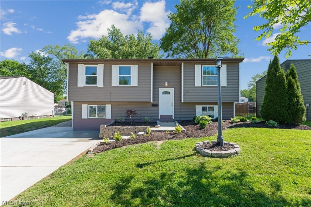78 Summerberry Lane, Niles, OH