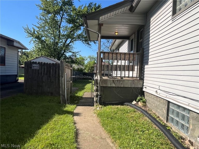 363 Spring Street, Struthers, OH - Photo 2