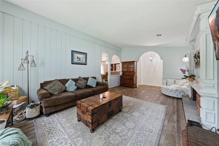 8975 Lindberg Boulevard, Olmsted Falls, OH - Photo 4