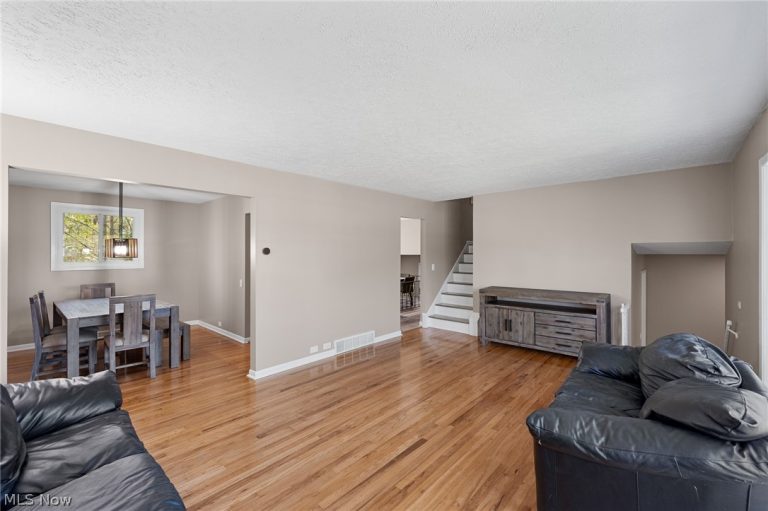 34600 Sharondale Drive, Solon, OH - Photo 4