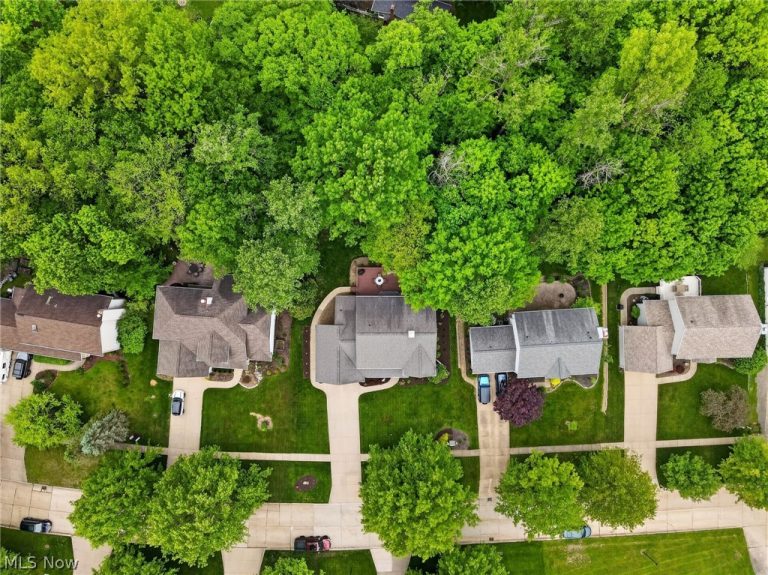 1137 Sturbridge Drive, Medina, OH - Photo 2