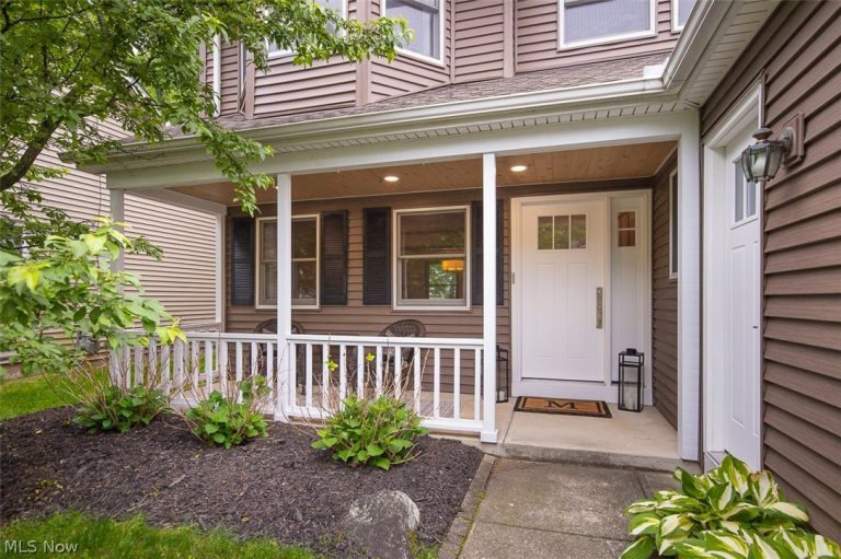 578 Red Oak Lane, Bay Village, OH - Photo 2