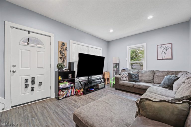 761 Carlysle Street, Akron, OH - Photo 3