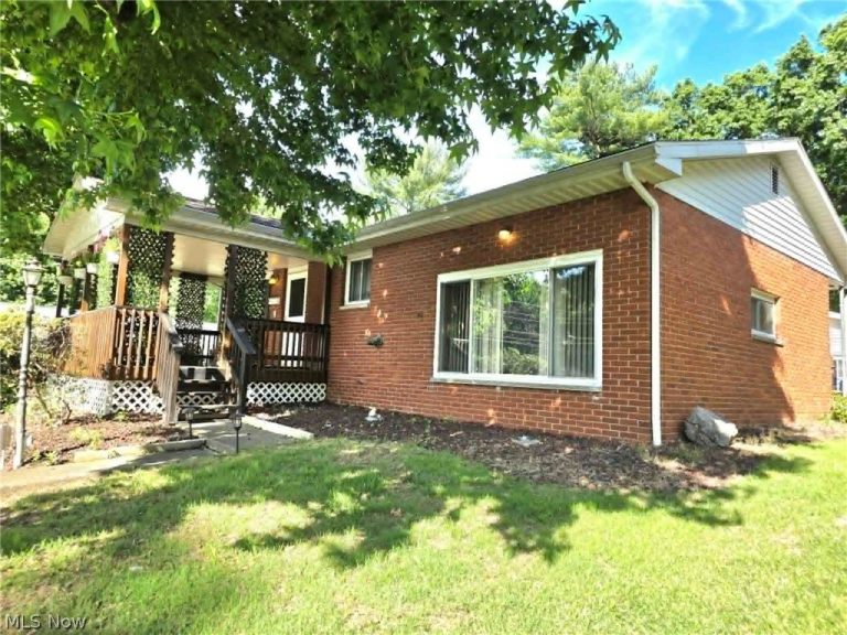 2814 16th Avenue, Vienna, WV - Photo 2