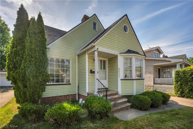 4932 110th Street, Garfield Heights, OH - Photo 2