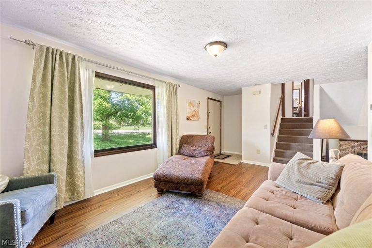1140 Maple Street, North Canton, OH - Photo 2