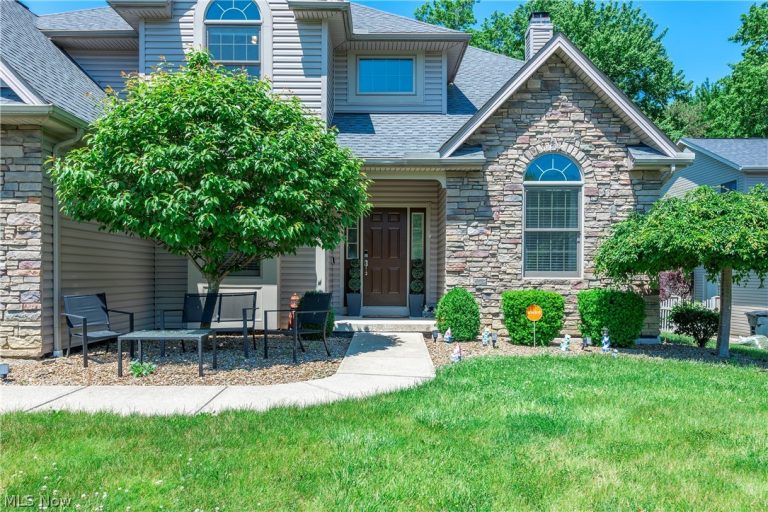 20424 Scotch Pine Way, Strongsville, OH - Photo 2